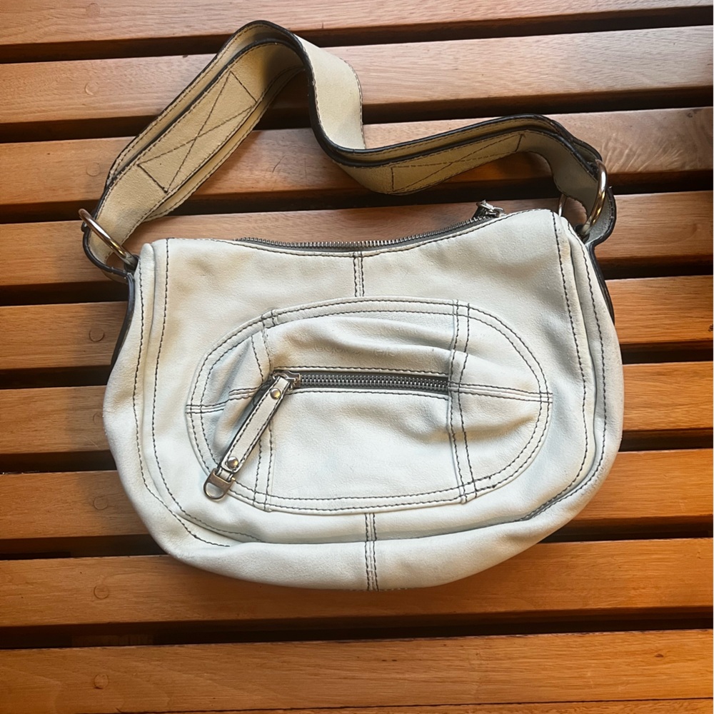 BYBLOS white leather mini purse. Worn a few times. No damage. Zipper closure.